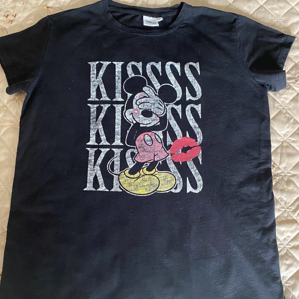 Disney Kisses Giant Mickey Mouse Women's Tee size M